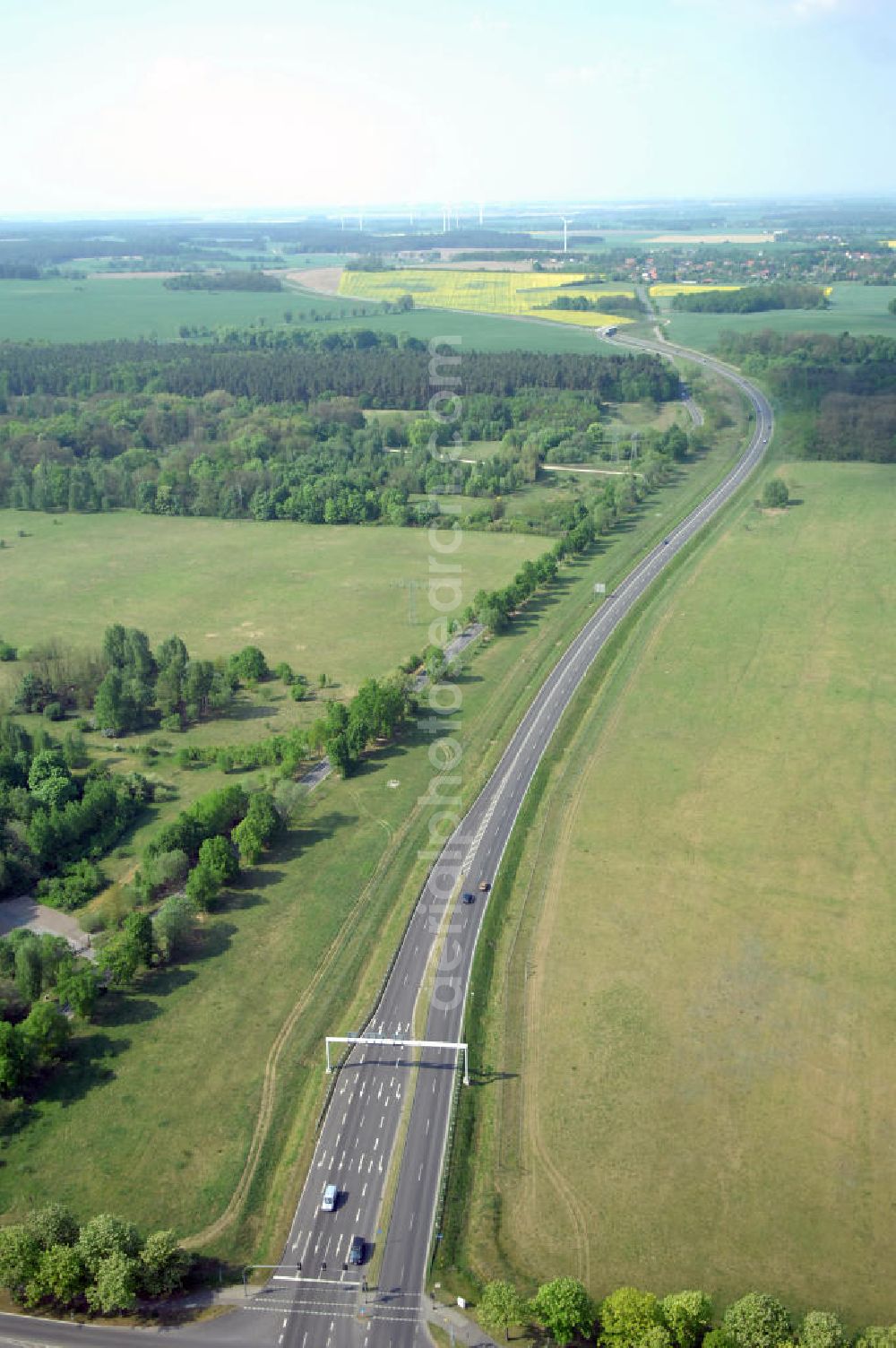 FRANKFURT / ODER from above - Blick auf die Ortsumfahrung der Bundesstrasse B 112 westlich von Frankfurt / Oder. Landesbetrieb Straßenwesen Brandenburg (