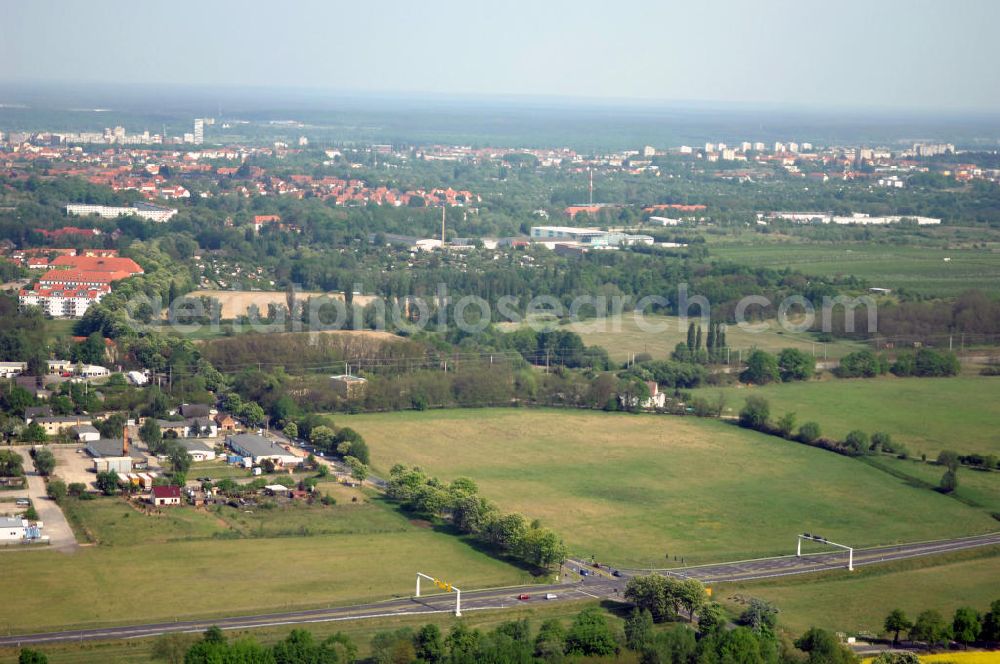 FRANKFURT / ODER from the bird's eye view: Blick auf die Ortsumfahrung der Bundesstrasse B 112 westlich von Frankfurt / Oder. Landesbetrieb Straßenwesen Brandenburg (