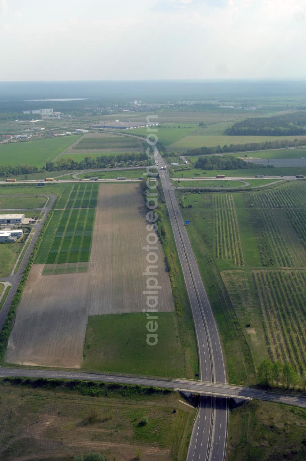 FRANKFURT / ODER from above - Blick auf die Ortsumfahrung der Bundesstrasse B 112 westlich von Frankfurt / Oder. Landesbetrieb Straßenwesen Brandenburg (