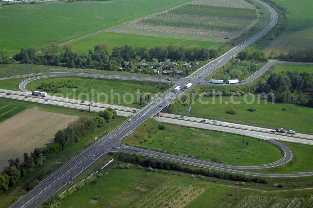 FRANKFURT / ODER from the bird's eye view: Blick auf die Ortsumfahrung der Bundesstrasse B 112 westlich von Frankfurt / Oder. Landesbetrieb Straßenwesen Brandenburg (