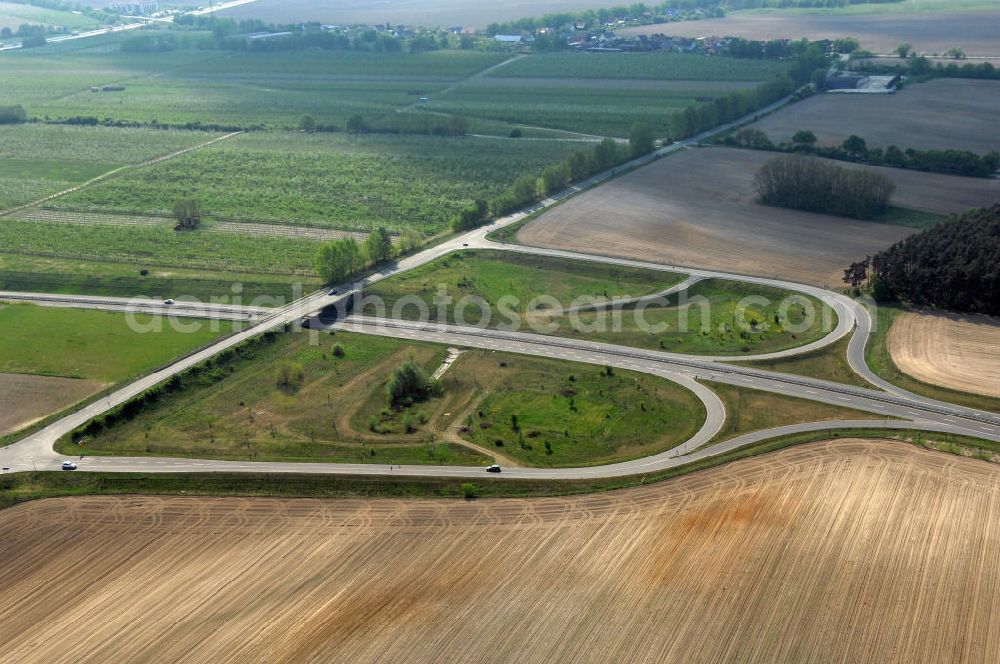 FRANKFURT / ODER from the bird's eye view: Blick auf die Ortsumfahrung der Bundesstrasse B 112 westlich von Frankfurt / Oder. Landesbetrieb Straßenwesen Brandenburg (