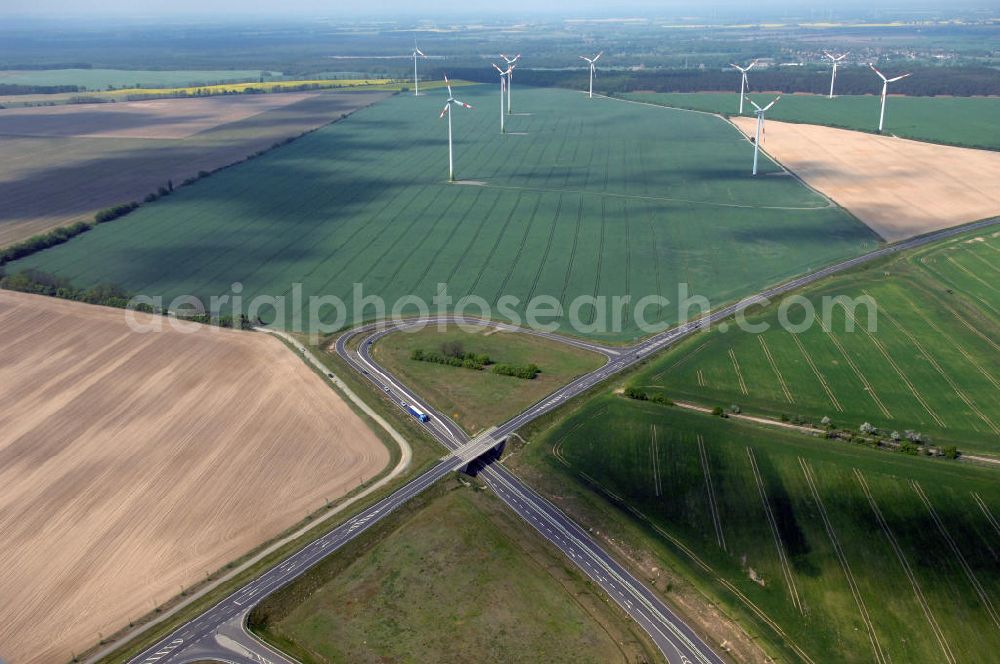 SEELOW from above - Blick auf die Ortsumfahrung der Bundesstrasse B 1 westlich von Seelow. Landesbetrieb Straßenwesen Brandenburg (