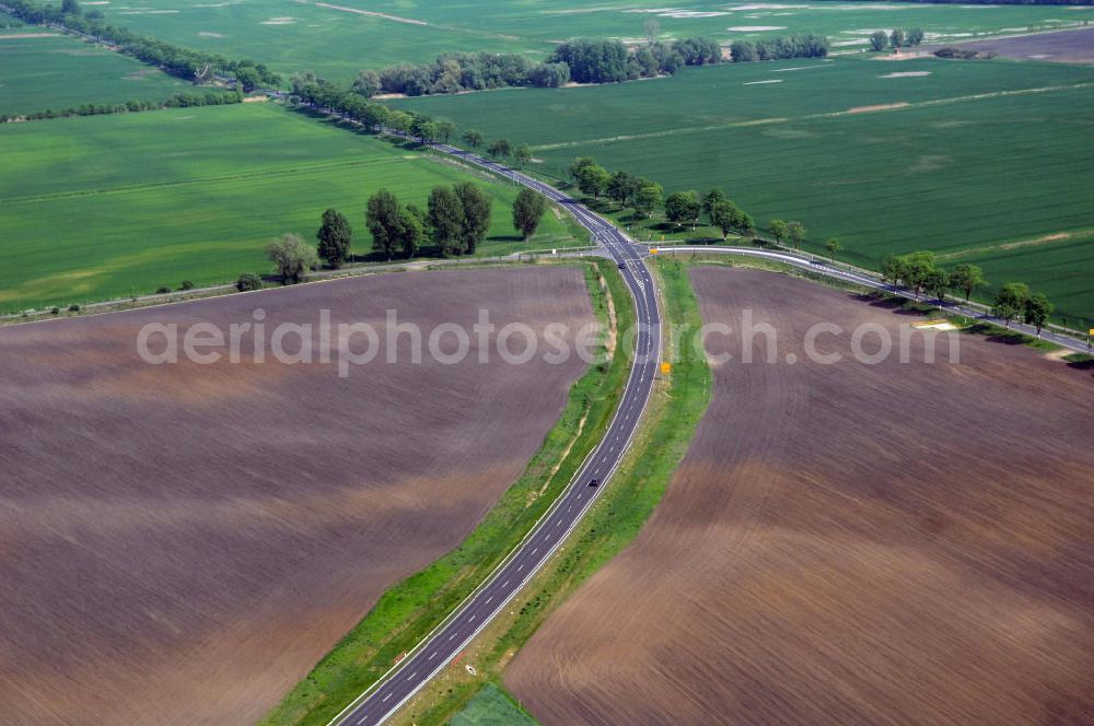 SEELOW from above - Blick auf die Ortsumfahrung der Bundesstrasse B 1 westlich von Seelow. Landesbetrieb Straßenwesen Brandenburg (