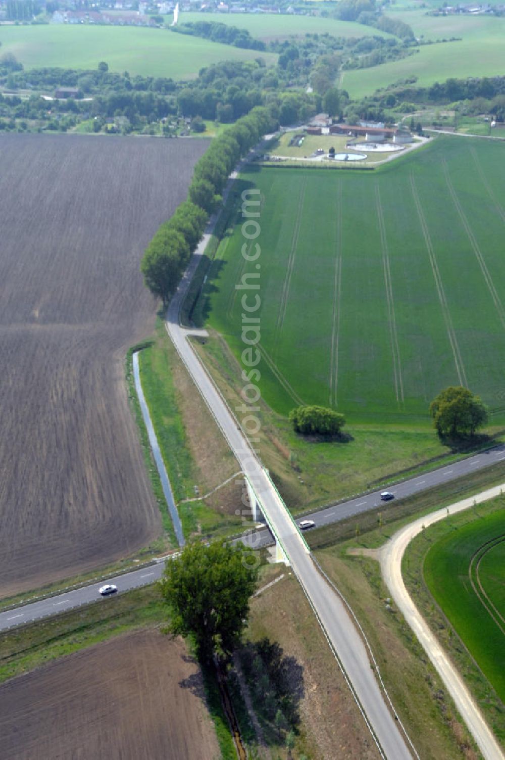 SEELOW from the bird's eye view: Blick auf die Ortsumfahrung der Bundesstrasse B 1 westlich von Seelow. Landesbetrieb Straßenwesen Brandenburg (