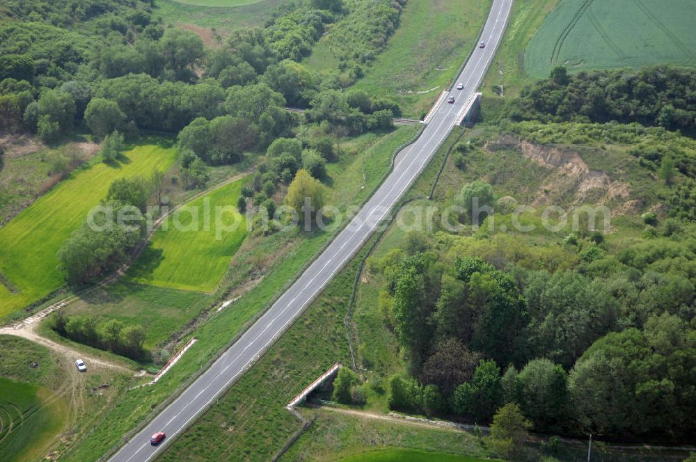 Aerial photograph SEELOW - Blick auf die Ortsumfahrung der Bundesstrasse B 1 westlich von Seelow. Landesbetrieb Straßenwesen Brandenburg (