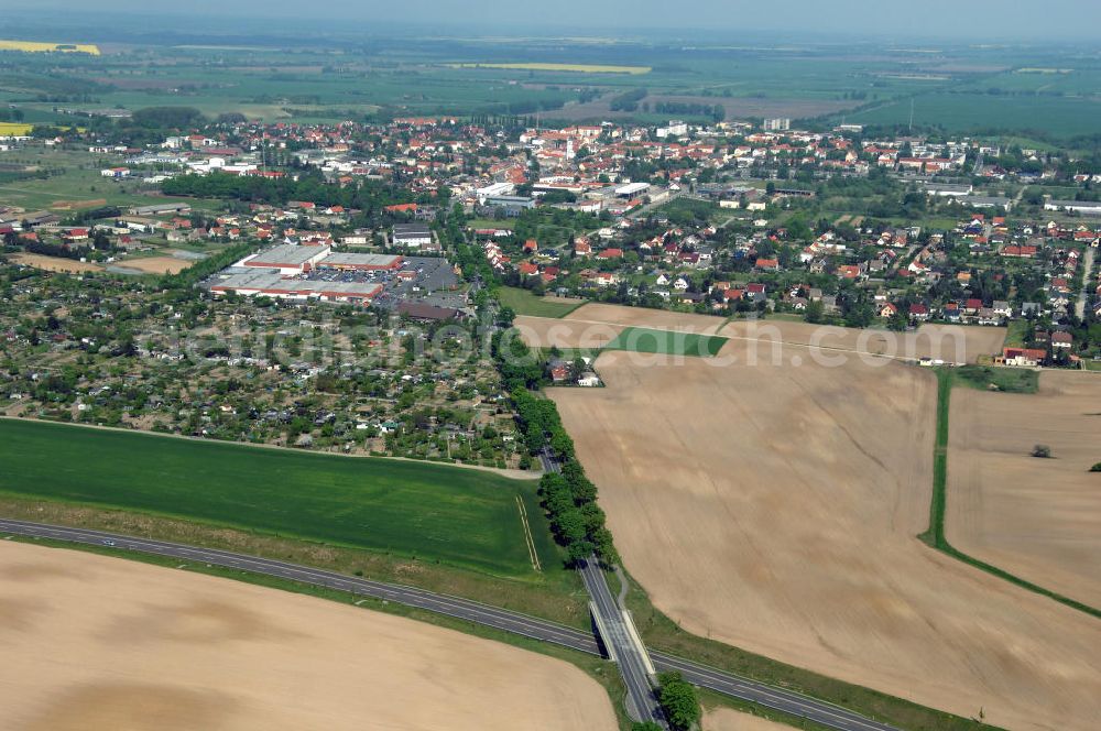 SEELOW from the bird's eye view: Blick auf die Ortsumfahrung der Bundesstrasse B 1 westlich von Seelow. Landesbetrieb Straßenwesen Brandenburg (