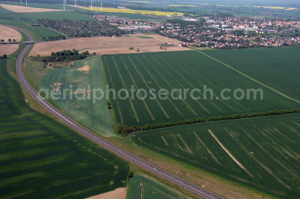 Aerial photograph SEELOW - Blick auf die Ortsumfahrung der Bundesstrasse B 1 westlich von Seelow. Landesbetrieb Straßenwesen Brandenburg (