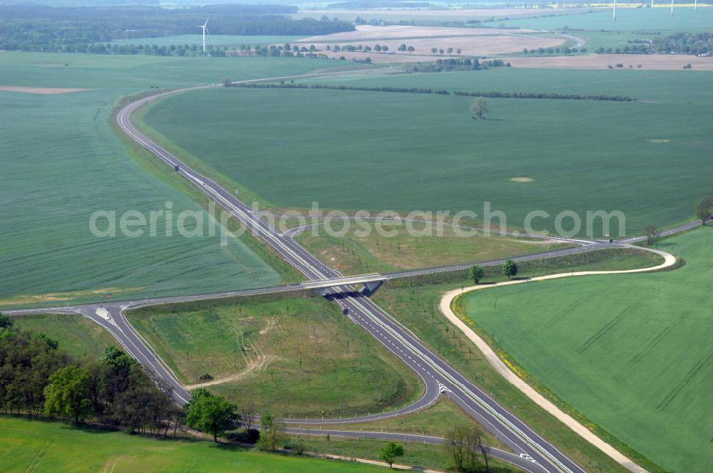 Aerial photograph SEELOW - Blick auf die Ortsumfahrung der Bundesstrasse B 1 westlich von Seelow. Landesbetrieb Straßenwesen Brandenburg (