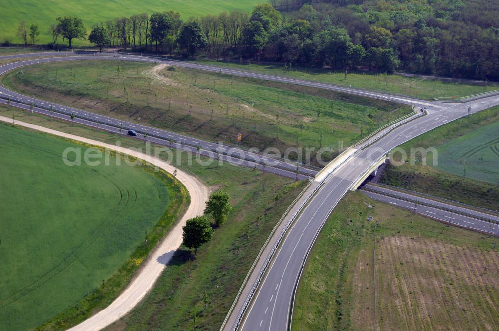 Aerial photograph SEELOW - Blick auf die Ortsumfahrung der Bundesstrasse B 1 westlich von Seelow. Landesbetrieb Straßenwesen Brandenburg (