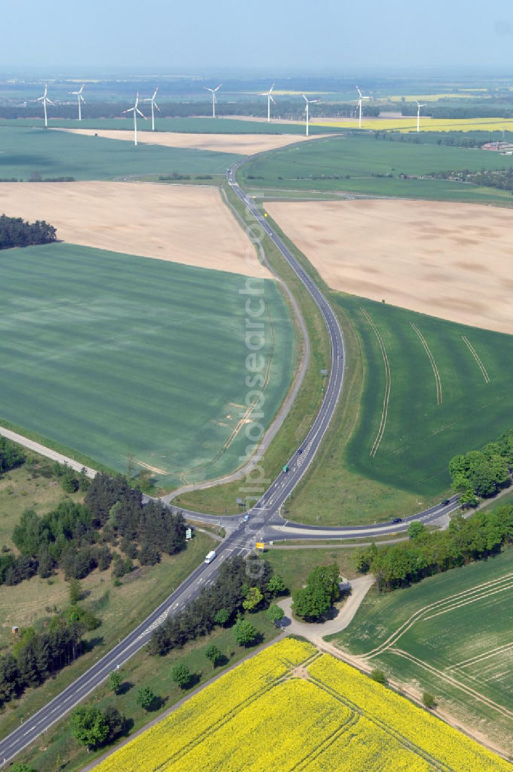 SEELOW from above - Blick auf die Ortsumfahrung der Bundesstrasse B 1 westlich von Seelow. Landesbetrieb Straßenwesen Brandenburg (