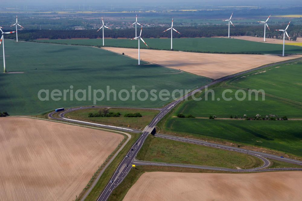 SEELOW from the bird's eye view: Blick auf die Ortsumfahrung der Bundesstrasse B 1 westlich von Seelow. Landesbetrieb Straßenwesen Brandenburg (