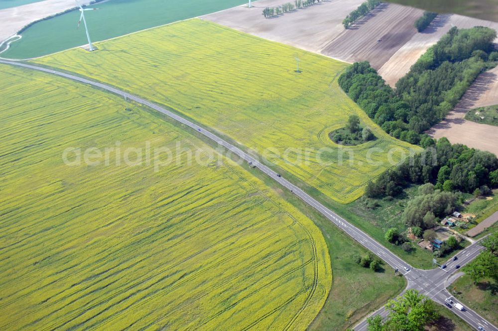 Aerial photograph SEELOW - Blick auf die Ortsumfahrung der Bundesstrasse B 1 westlich von Seelow. Landesbetrieb Straßenwesen Brandenburg (