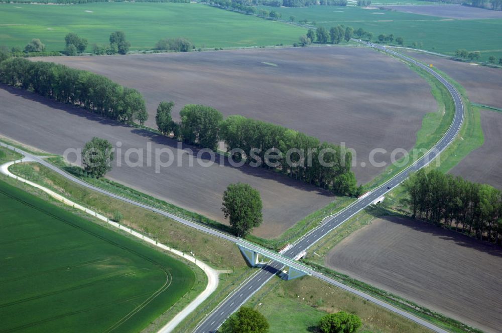 SEELOW from above - Blick auf die Ortsumfahrung der Bundesstrasse B 1 westlich von Seelow. Landesbetrieb Straßenwesen Brandenburg (