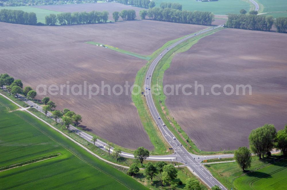 Aerial image SEELOW - Blick auf die Ortsumfahrung der Bundesstrasse B 1 westlich von Seelow. Landesbetrieb Straßenwesen Brandenburg (