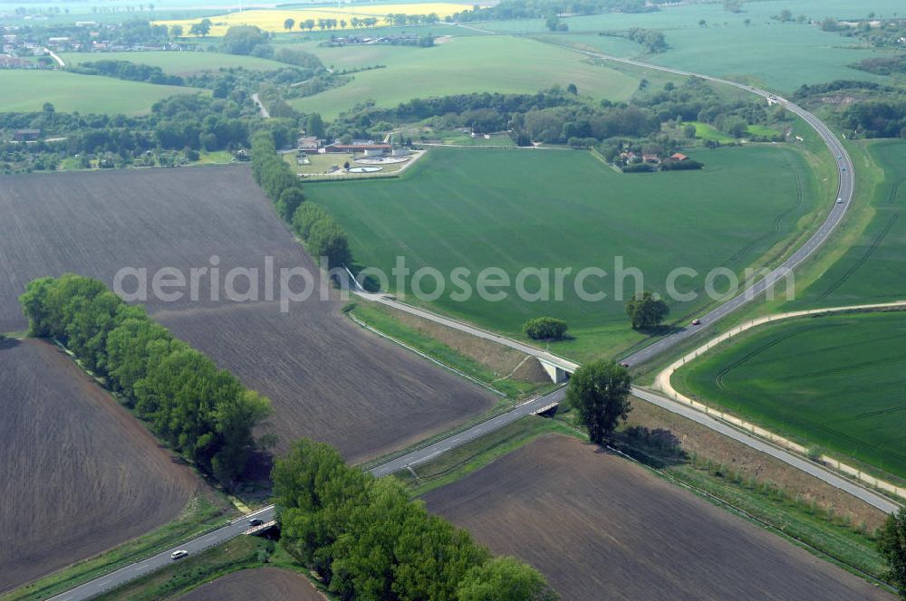 Aerial photograph SEELOW - Blick auf die Ortsumfahrung der Bundesstrasse B 1 westlich von Seelow. Landesbetrieb Straßenwesen Brandenburg (