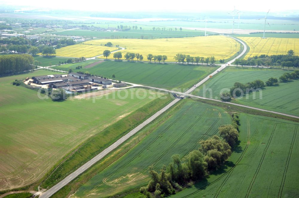 SEELOW from the bird's eye view: Blick auf die Ortsumfahrung der Bundesstrasse B 1 westlich von Seelow. Landesbetrieb Straßenwesen Brandenburg (