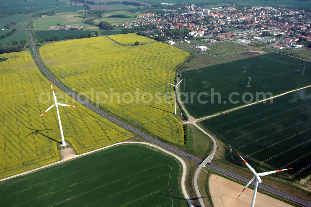 SEELOW from the bird's eye view: Blick auf die Ortsumfahrung der Bundesstrasse B 1 westlich von Seelow. Landesbetrieb Straßenwesen Brandenburg (