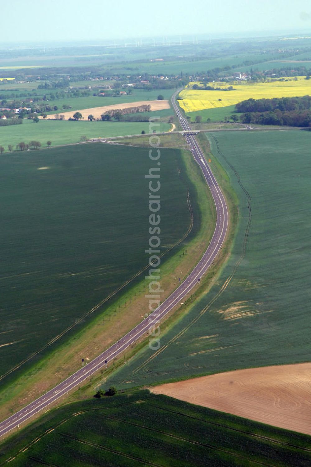 Aerial image SEELOW - Blick auf die Ortsumfahrung der Bundesstrasse B 1 westlich von Seelow. Landesbetrieb Straßenwesen Brandenburg (