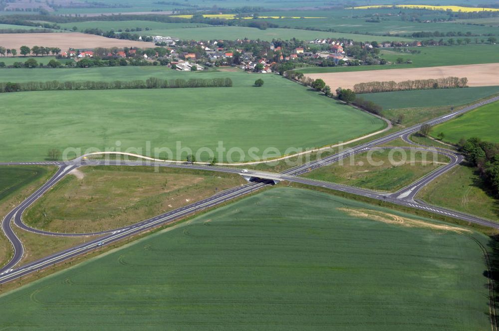 Aerial photograph SEELOW - Blick auf die Ortsumfahrung der Bundesstrasse B 1 westlich von Seelow. Landesbetrieb Straßenwesen Brandenburg (