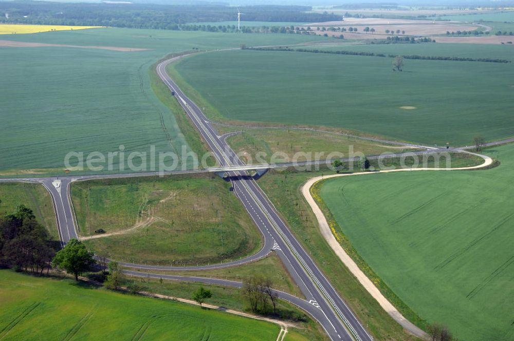 SEELOW from above - Blick auf die Ortsumfahrung der Bundesstrasse B 1 westlich von Seelow. Landesbetrieb Straßenwesen Brandenburg (