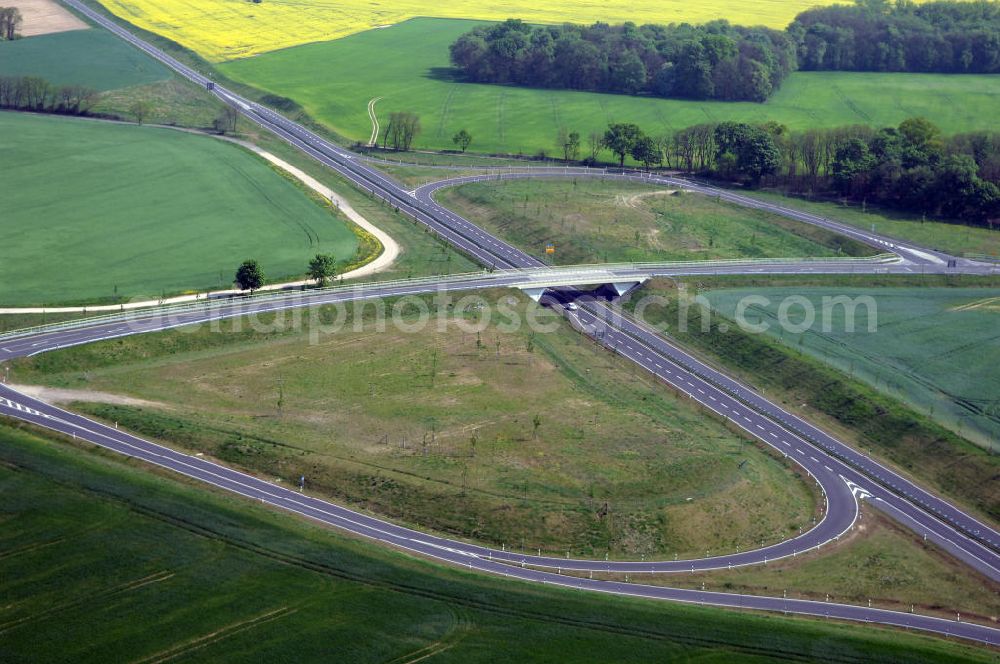 Aerial photograph SEELOW - Blick auf die Ortsumfahrung der Bundesstrasse B 1 westlich von Seelow. Landesbetrieb Straßenwesen Brandenburg (