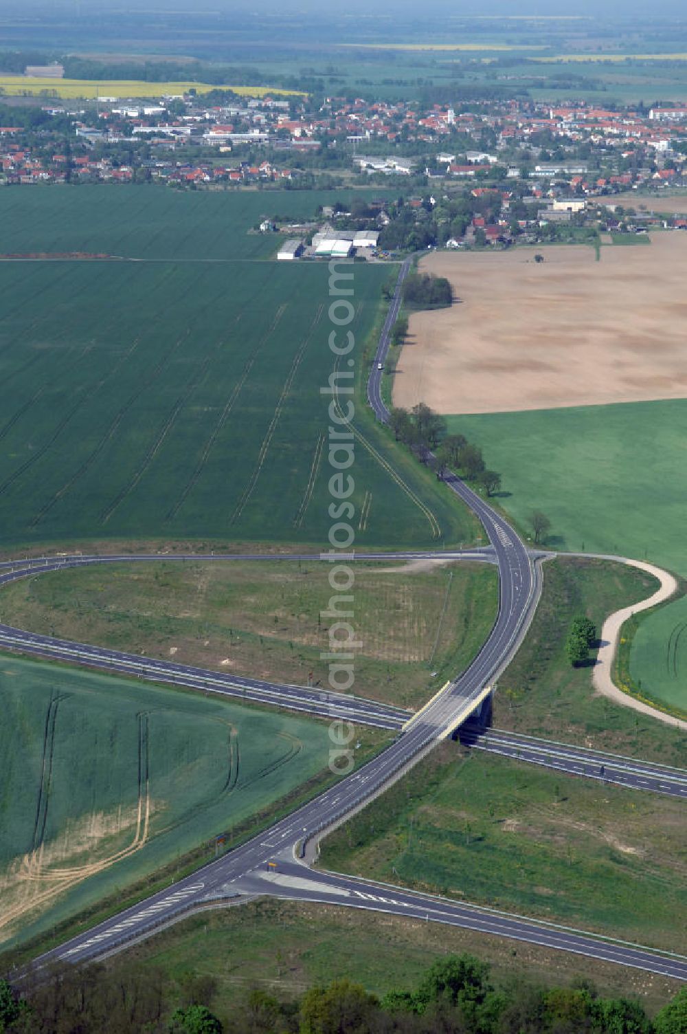 SEELOW from above - Blick auf die Ortsumfahrung der Bundesstrasse B 1 westlich von Seelow. Landesbetrieb Straßenwesen Brandenburg (