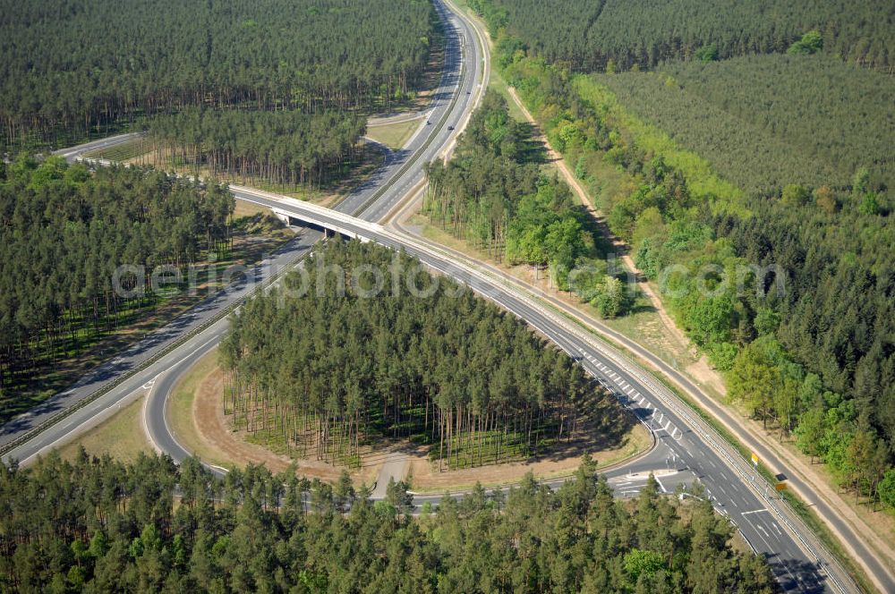 Aerial photograph ORANIENBURG - Blick auf die Ortsumfahrung Oranienburg B96 westlich von Oranienburg. Landesbetrieb Straßenwesen Brandenburg (