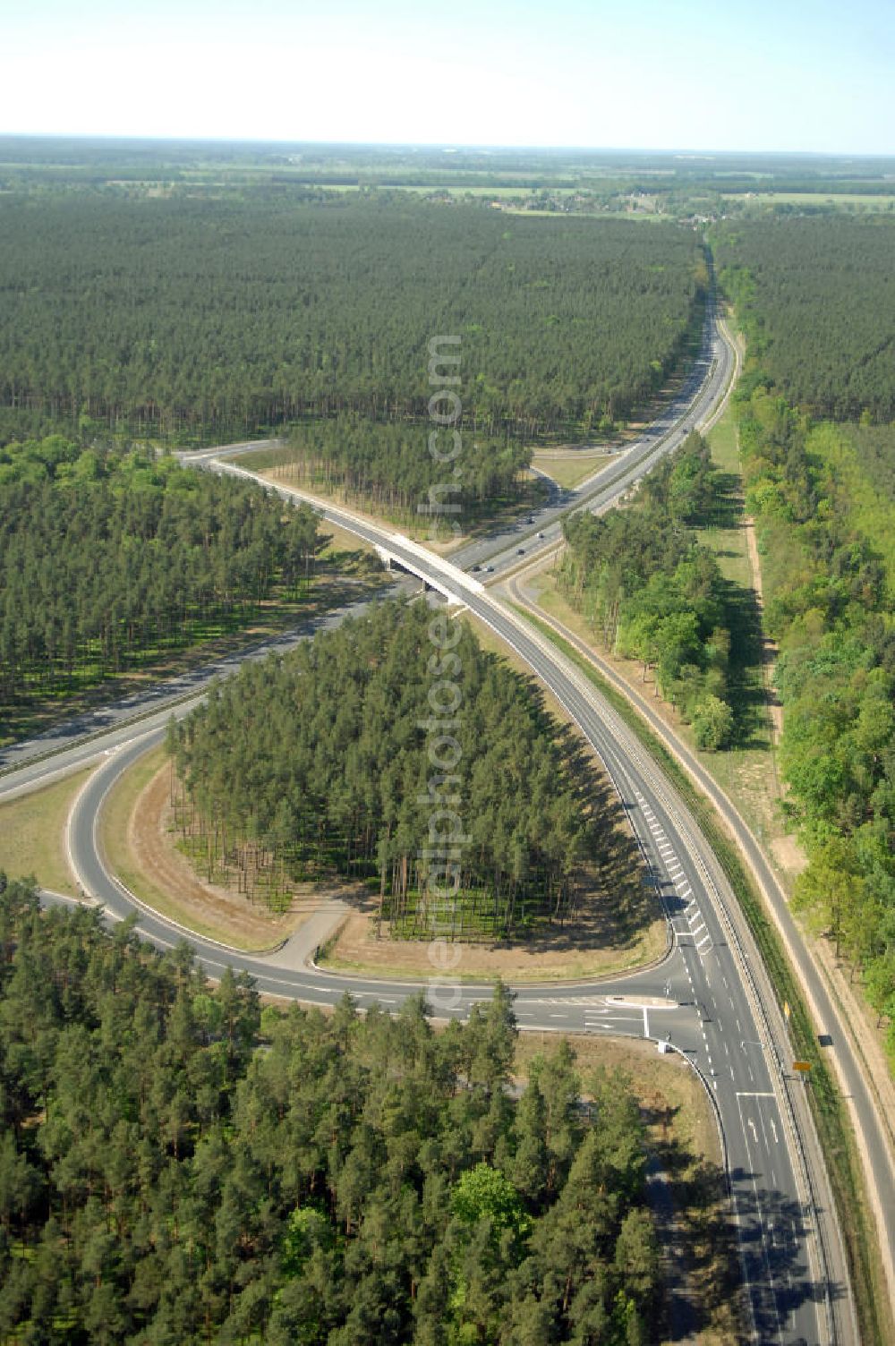 ORANIENBURG from above - Blick auf die Ortsumfahrung Oranienburg B96 westlich von Oranienburg. Landesbetrieb Straßenwesen Brandenburg (