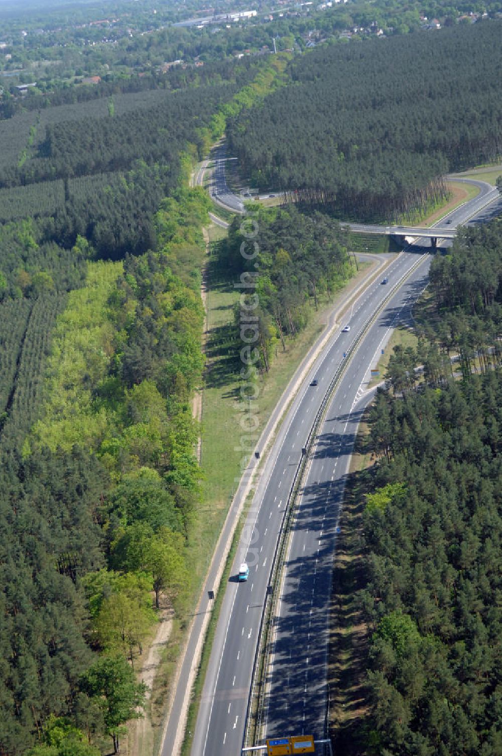 Aerial photograph ORANIENBURG - Blick auf die Ortsumfahrung Oranienburg B96 westlich von Oranienburg. Landesbetrieb Straßenwesen Brandenburg (