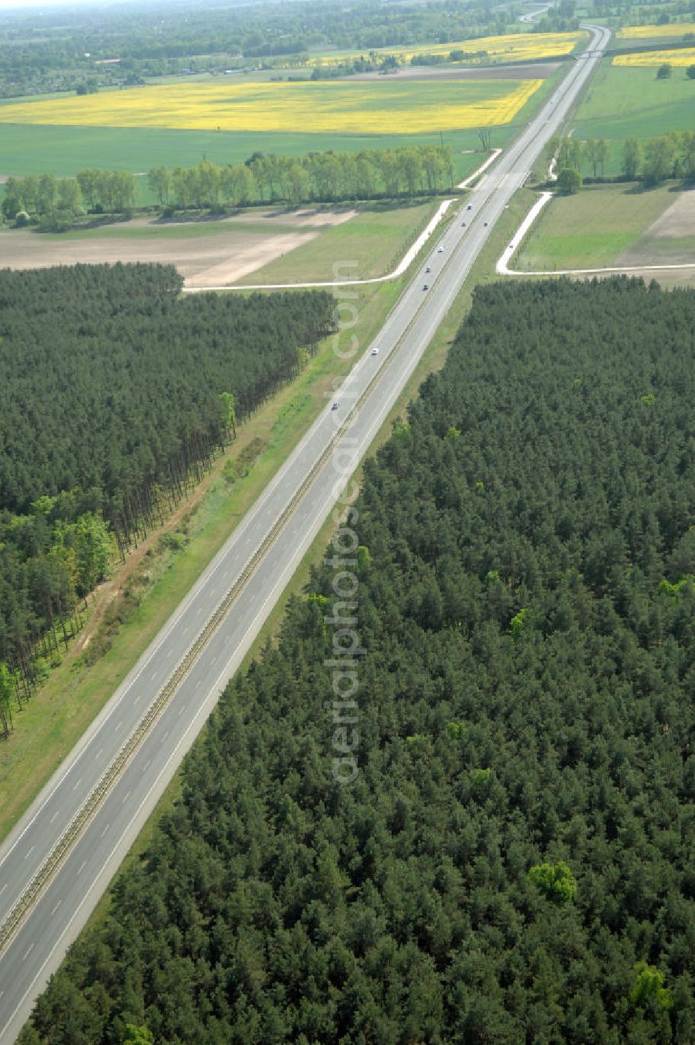 ORANIENBURG from the bird's eye view: Blick auf die Ortsumfahrung Oranienburg B96 westlich von Oranienburg. Landesbetrieb Straßenwesen Brandenburg (