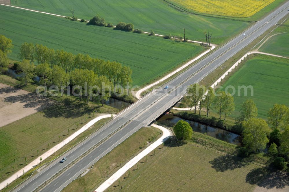 Aerial photograph ORANIENBURG - Blick auf die Ortsumfahrung Oranienburg B96 westlich von Oranienburg. Landesbetrieb Straßenwesen Brandenburg (