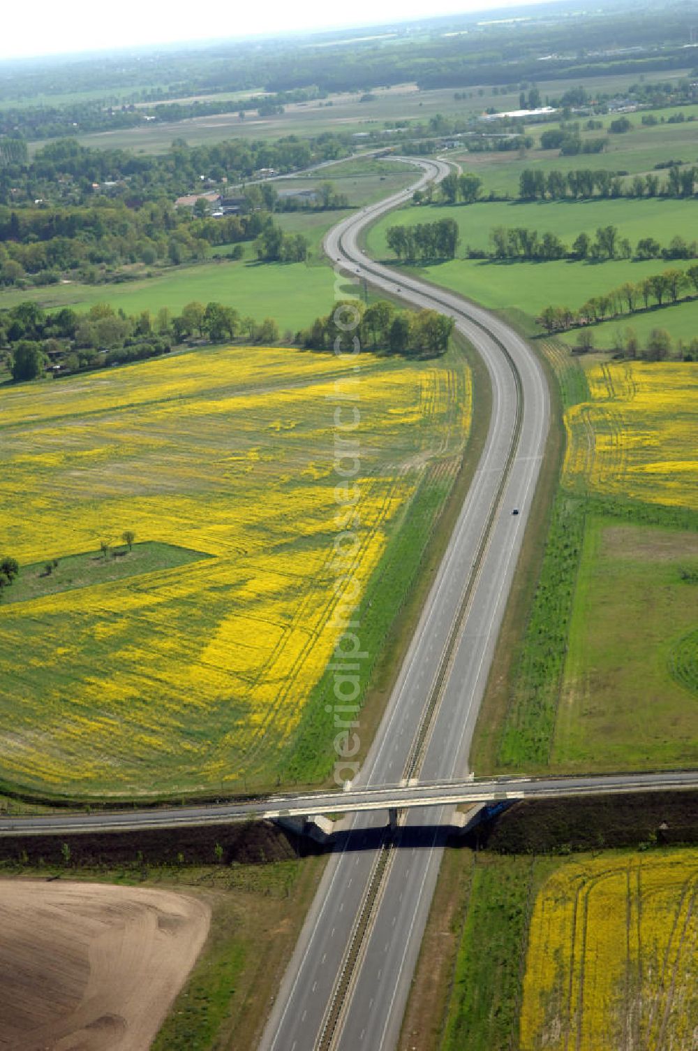 ORANIENBURG from above - Blick auf die Ortsumfahrung Oranienburg B96 westlich von Oranienburg. Landesbetrieb Straßenwesen Brandenburg (