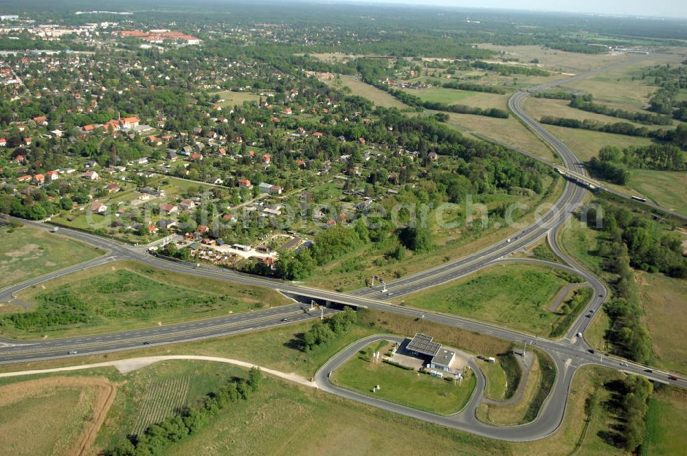 ORANIENBURG from above - Blick auf die Ortsumfahrung Oranienburg B96 westlich von Oranienburg. Landesbetrieb Straßenwesen Brandenburg (