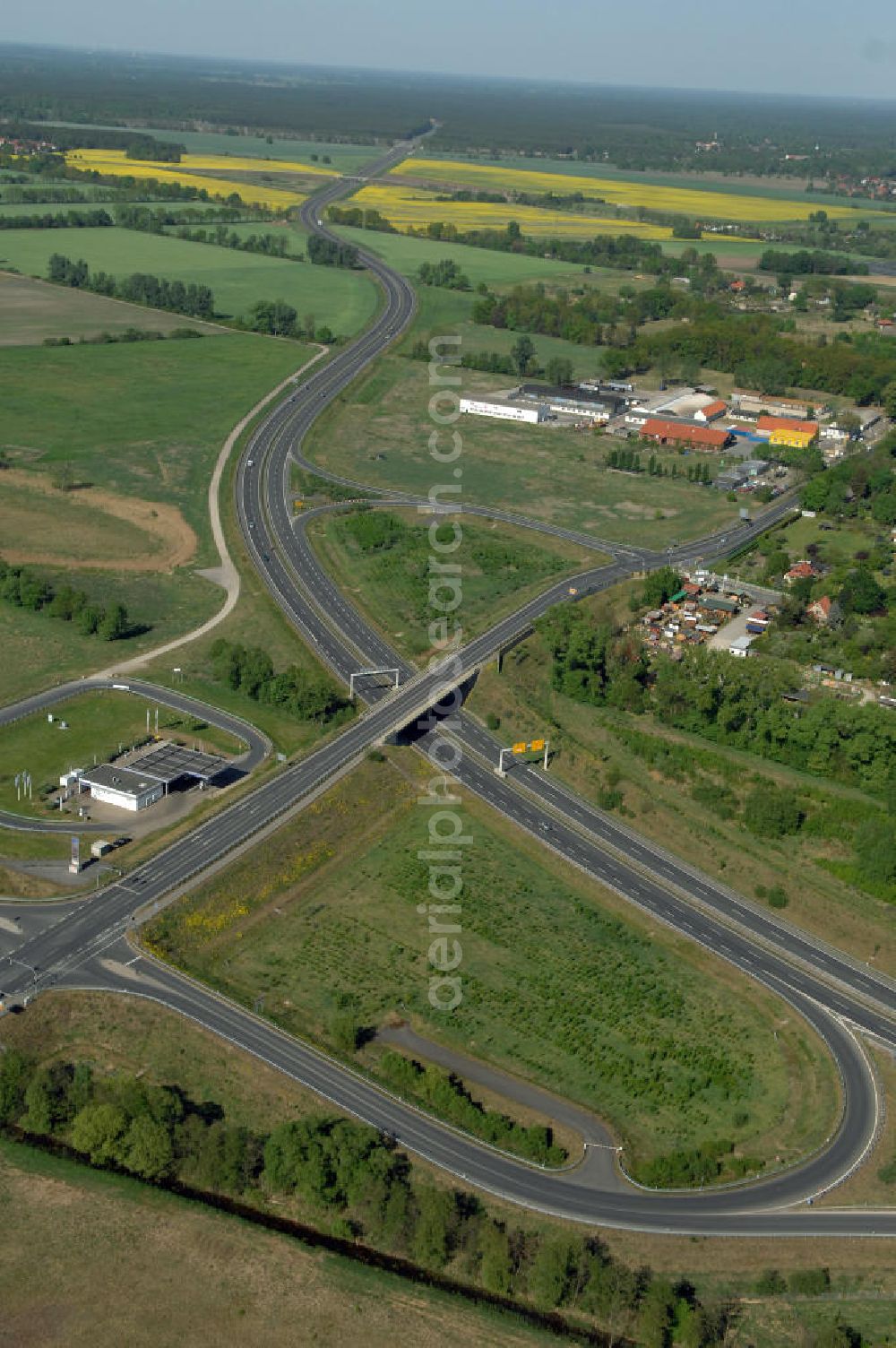 ORANIENBURG from the bird's eye view: Blick auf die Ortsumfahrung Oranienburg B96 westlich von Oranienburg. Landesbetrieb Straßenwesen Brandenburg (