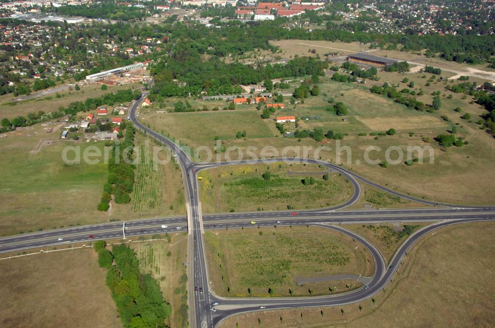 ORANIENBURG from above - Blick auf die Ortsumfahrung Oranienburg B96 westlich von Oranienburg. Landesbetrieb Straßenwesen Brandenburg (