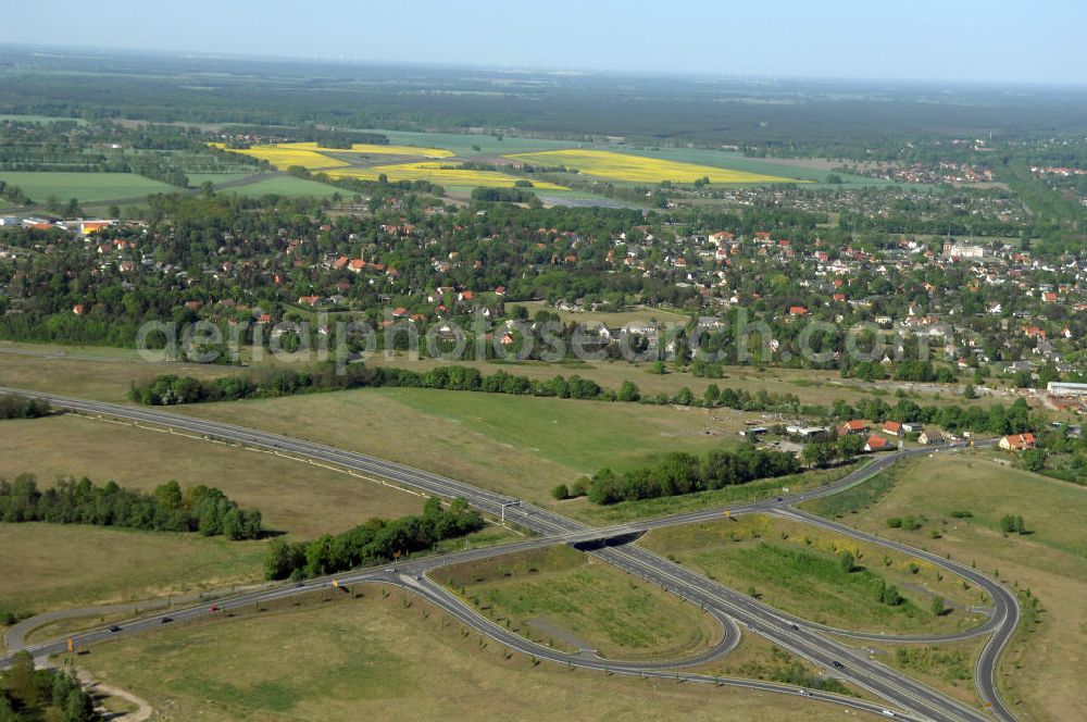 Aerial photograph ORANIENBURG - Blick auf die Ortsumfahrung Oranienburg B96 westlich von Oranienburg. Landesbetrieb Straßenwesen Brandenburg (