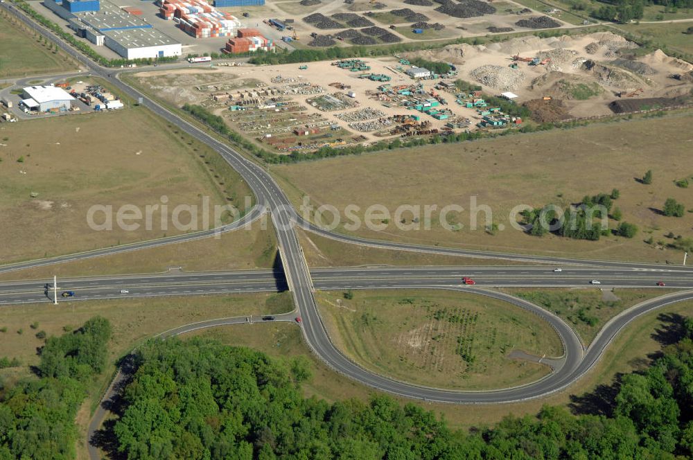 ORANIENBURG from above - Blick auf die Ortsumfahrung Oranienburg B96 westlich von Oranienburg. Landesbetrieb Straßenwesen Brandenburg (