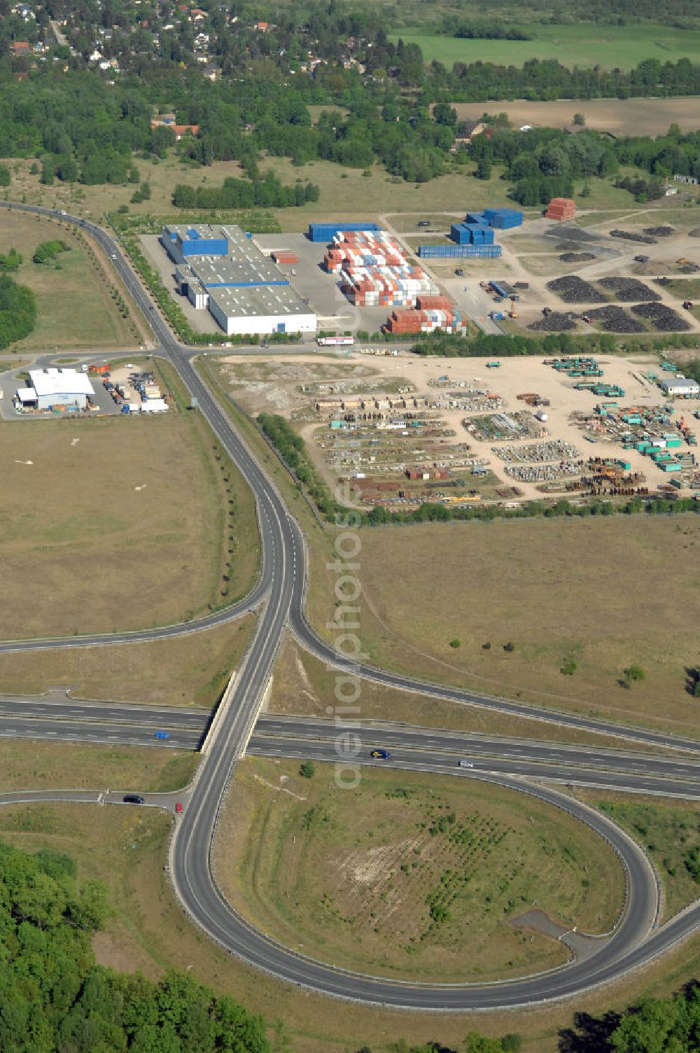 ORANIENBURG from the bird's eye view: Blick auf die Ortsumfahrung Oranienburg B96 westlich von Oranienburg. Landesbetrieb Straßenwesen Brandenburg (