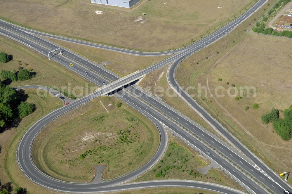 ORANIENBURG from above - Blick auf die Ortsumfahrung Oranienburg B96 westlich von Oranienburg. Landesbetrieb Straßenwesen Brandenburg (