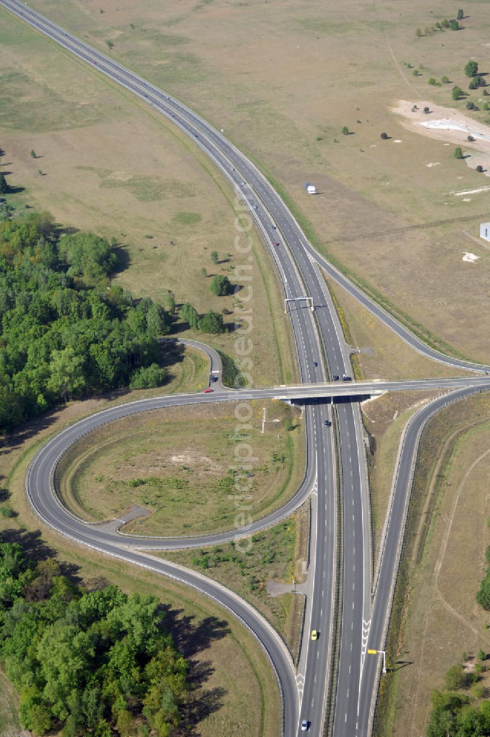 ORANIENBURG from the bird's eye view: Blick auf die Ortsumfahrung Oranienburg B96 westlich von Oranienburg. Landesbetrieb Straßenwesen Brandenburg (