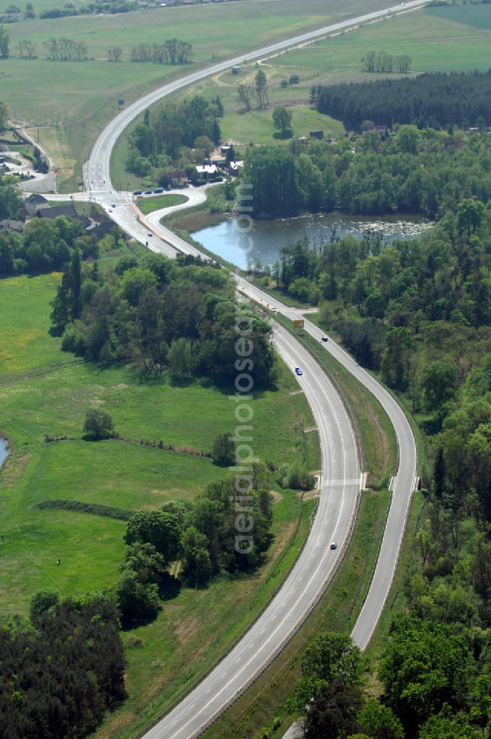 WRIETZEN from the bird's eye view: Blick auf die Ortsumfahrung B 167 im südlichen Ortsbereich von Wriezen. Landesbetrieb Straßenwesen Brandenburg (