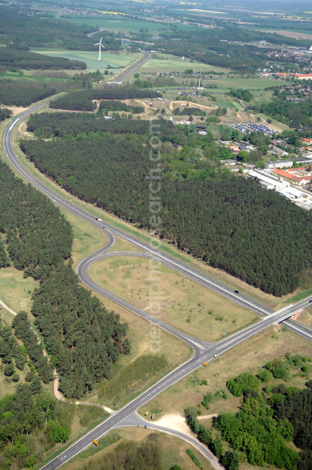 WRIETZEN from the bird's eye view: Blick auf die Ortsumfahrung B 167 im südlichen Ortsbereich von Wriezen. Landesbetrieb Straßenwesen Brandenburg (