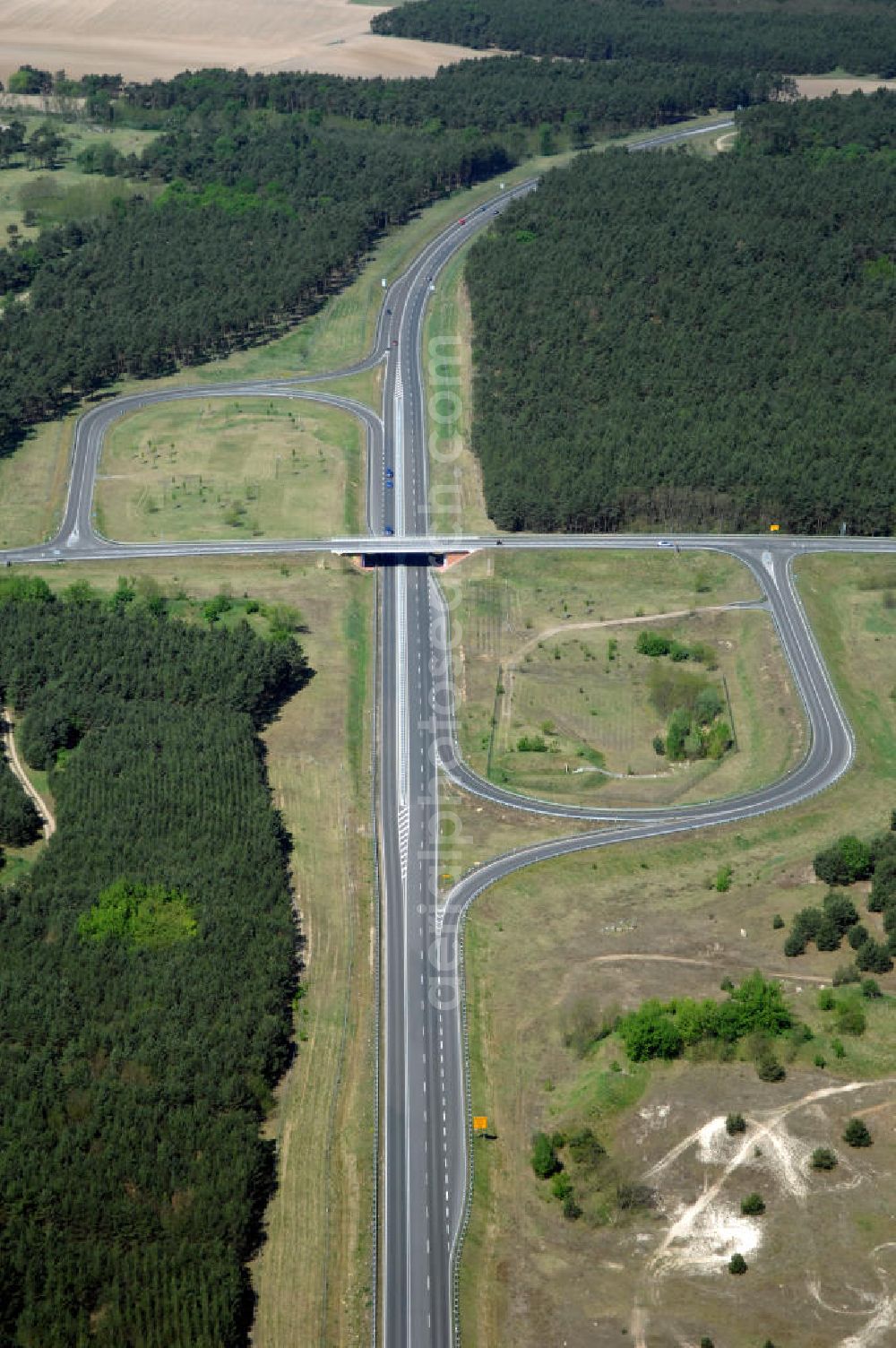 WRIETZEN from the bird's eye view: Blick auf die Ortsumfahrung B 167 im südlichen Ortsbereich von Wriezen. Landesbetrieb Straßenwesen Brandenburg (