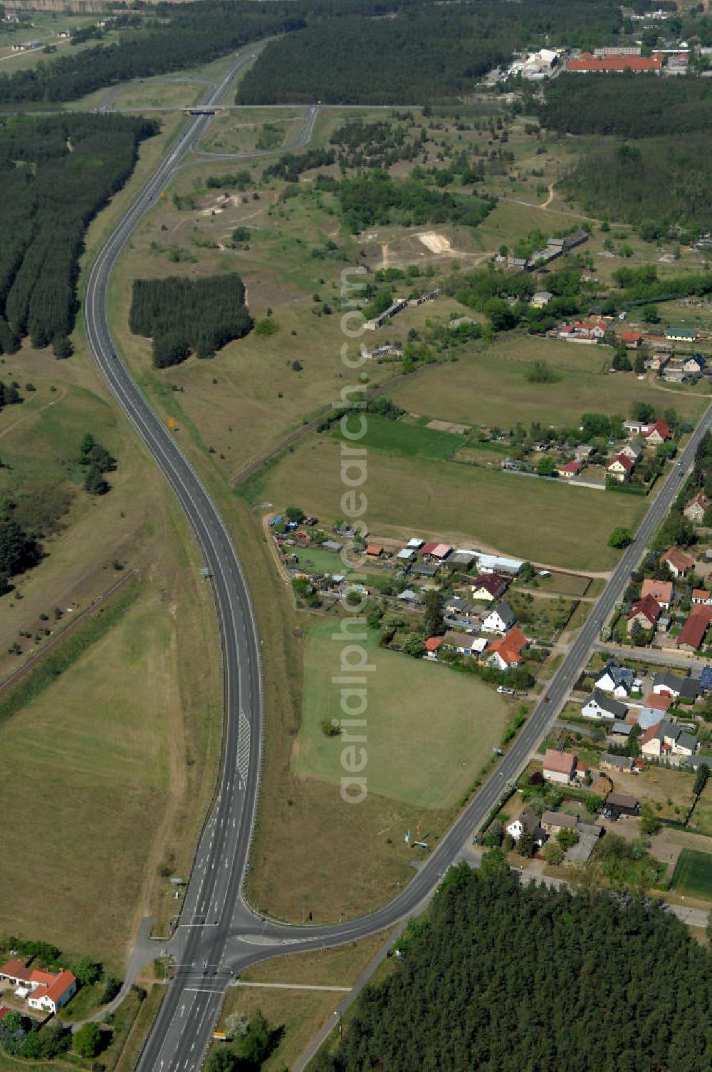 WRIETZEN from above - Blick auf die Ortsumfahrung B 167 im südlichen Ortsbereich von Wriezen. Landesbetrieb Straßenwesen Brandenburg (