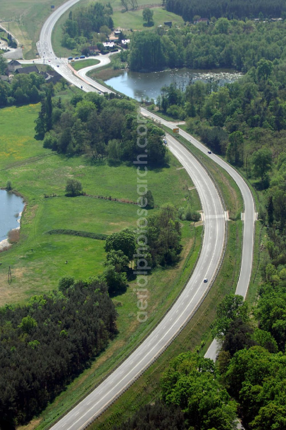 Aerial photograph WRIETZEN - Blick auf die Ortsumfahrung B 167 im südlichen Ortsbereich von Wriezen. Landesbetrieb Straßenwesen Brandenburg (