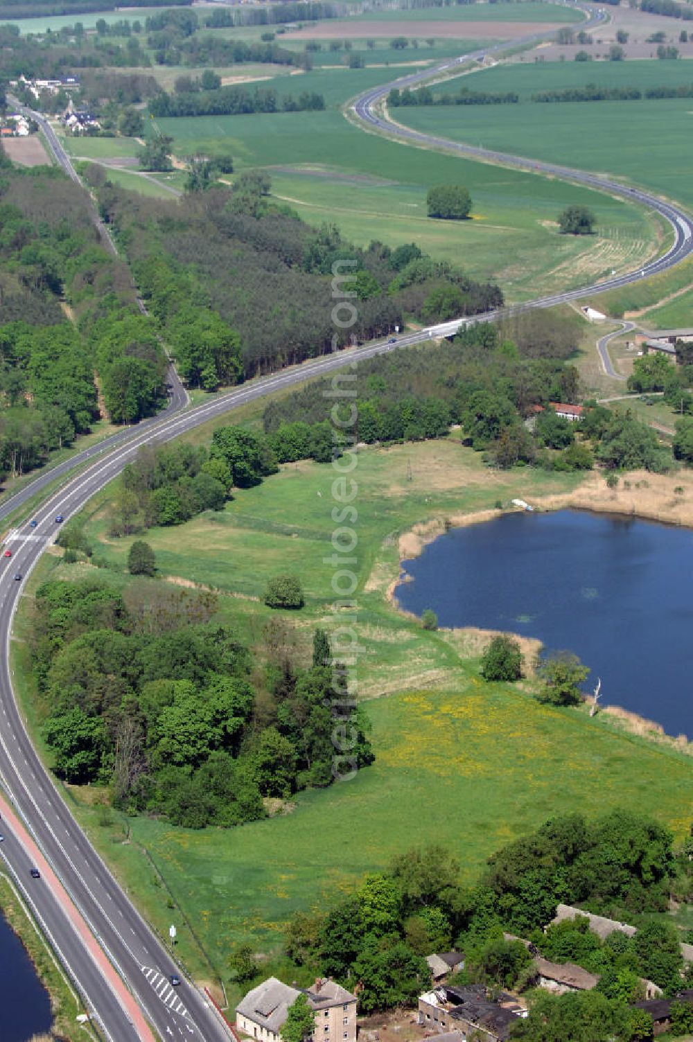 WRIETZEN from the bird's eye view: Blick auf die Ortsumfahrung B 167 im südlichen Ortsbereich von Wriezen. Landesbetrieb Straßenwesen Brandenburg (