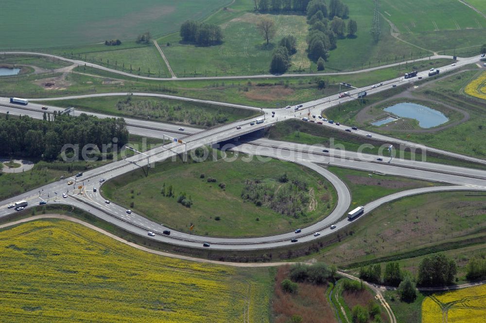 ALTLANDSBERG from the bird's eye view: Blick auf die Ortsumgehung Landesstrasse L 33 südwestlich von Altlandsberg bis zum östlichen Berliner Ring. Landesbetrieb Straßenwesen Brandenburg (