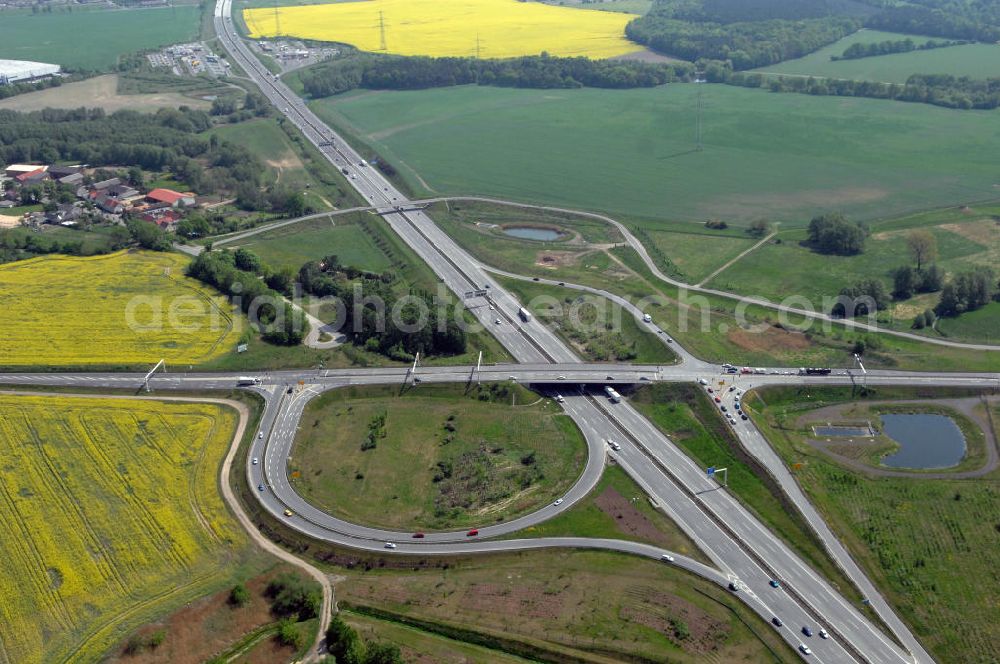 Aerial image ALTLANDSBERG - Blick auf die Ortsumgehung Landesstrasse L 33 südwestlich von Altlandsberg bis zum östlichen Berliner Ring. Landesbetrieb Straßenwesen Brandenburg (