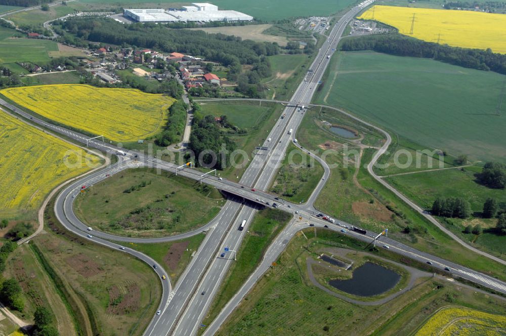 Aerial photograph ALTLANDSBERG - Blick auf die Ortsumgehung Landesstrasse L 33 südwestlich von Altlandsberg bis zum östlichen Berliner Ring. Landesbetrieb Straßenwesen Brandenburg (