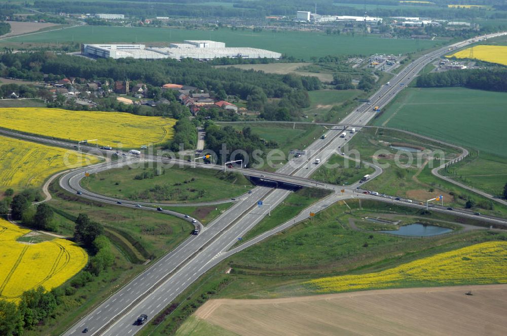 ALTLANDSBERG from the bird's eye view: Blick auf die Ortsumgehung Landesstrasse L 33 südwestlich von Altlandsberg bis zum östlichen Berliner Ring. Landesbetrieb Straßenwesen Brandenburg (